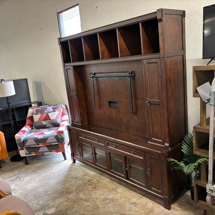 Ashley Furniture Roslyn Heights Entertainment Center - TV Stand